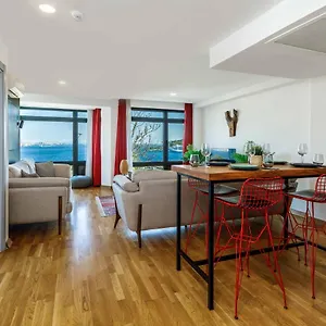 Monnas Bosphorus , اسطنبول تركيا