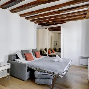Le Marais - Republique Studio Paris